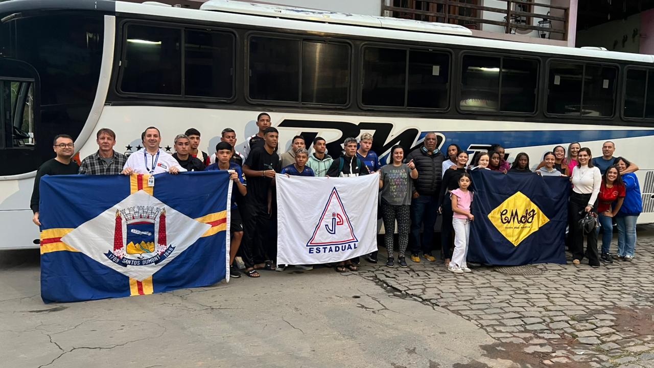 Vídeo: equipes de futsal de Santos Dumont embarcam rumo ao JEMG em Lima Duarte